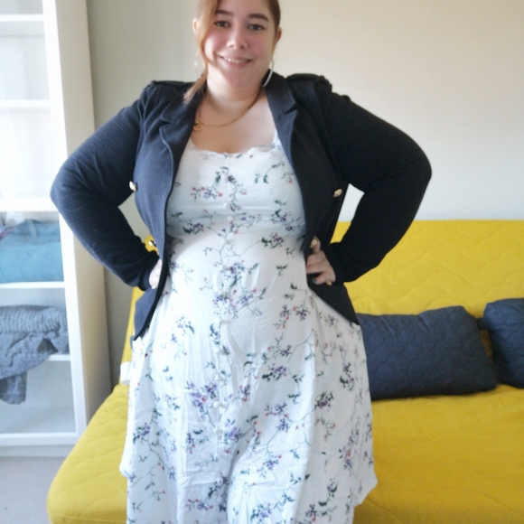 Meet your Posher, Anika - Picture 3 of 4